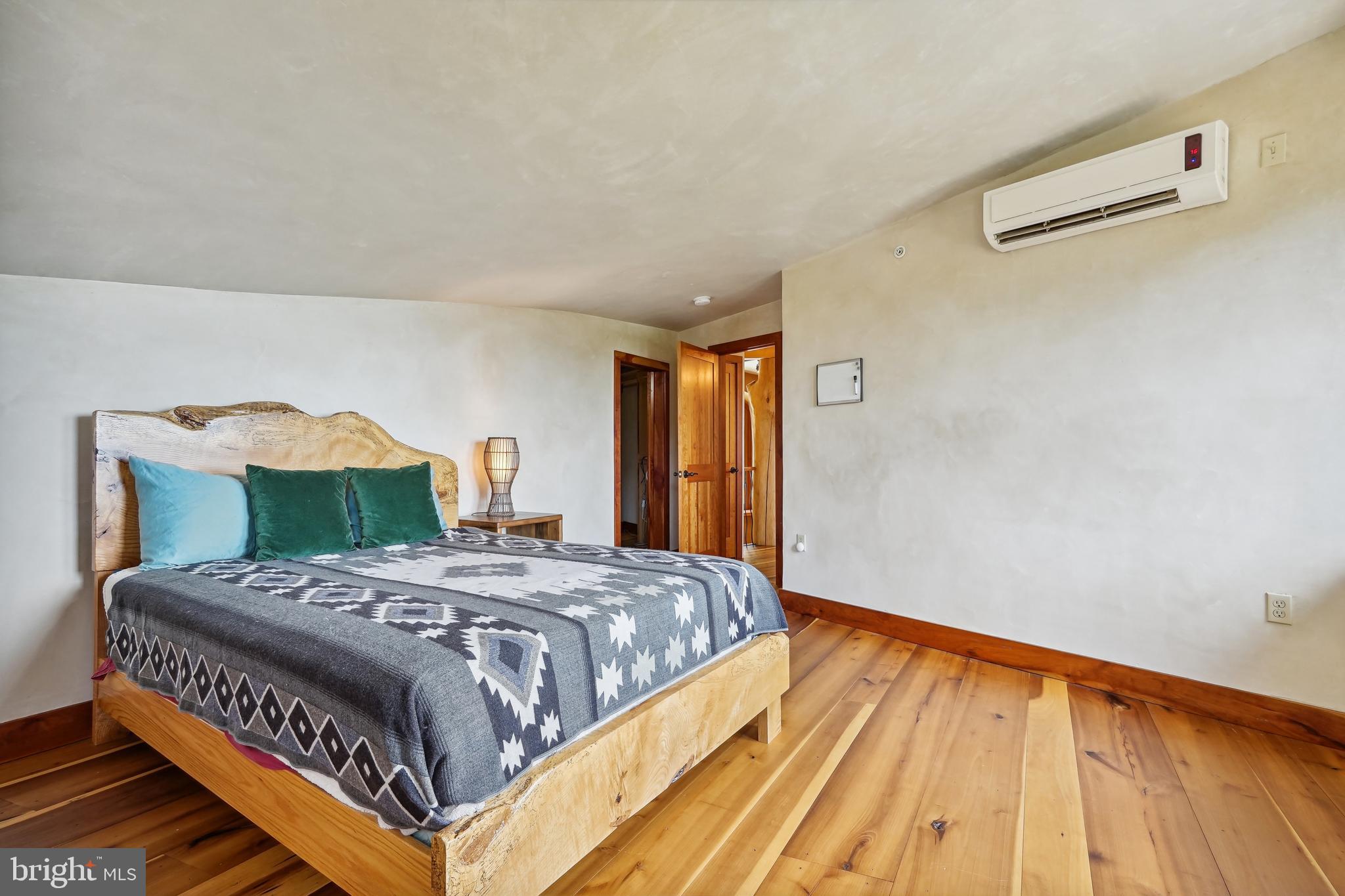 SQUIRREL WOOD - Residential