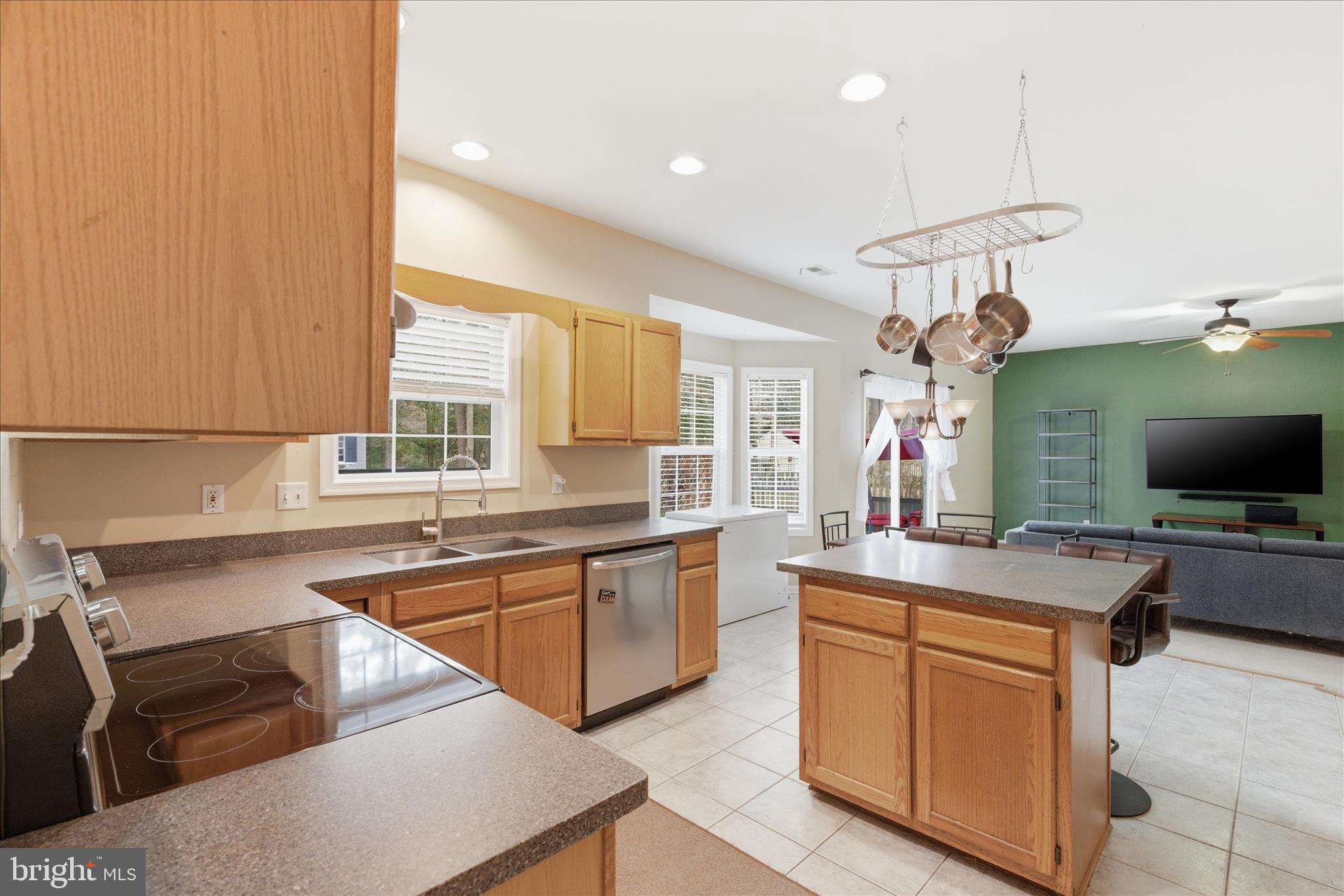 THE MOORINGS CEDAR COVE - Residential