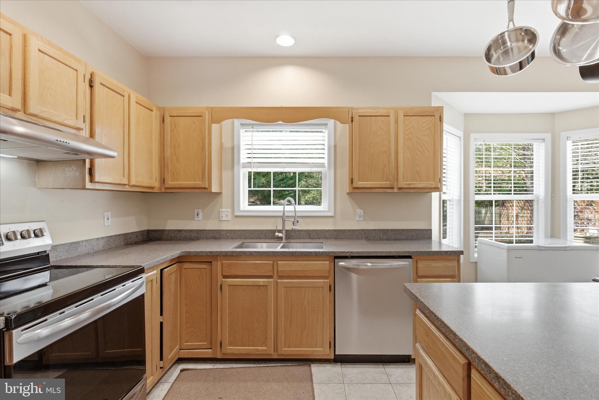 THE MOORINGS CEDAR COVE - Residential