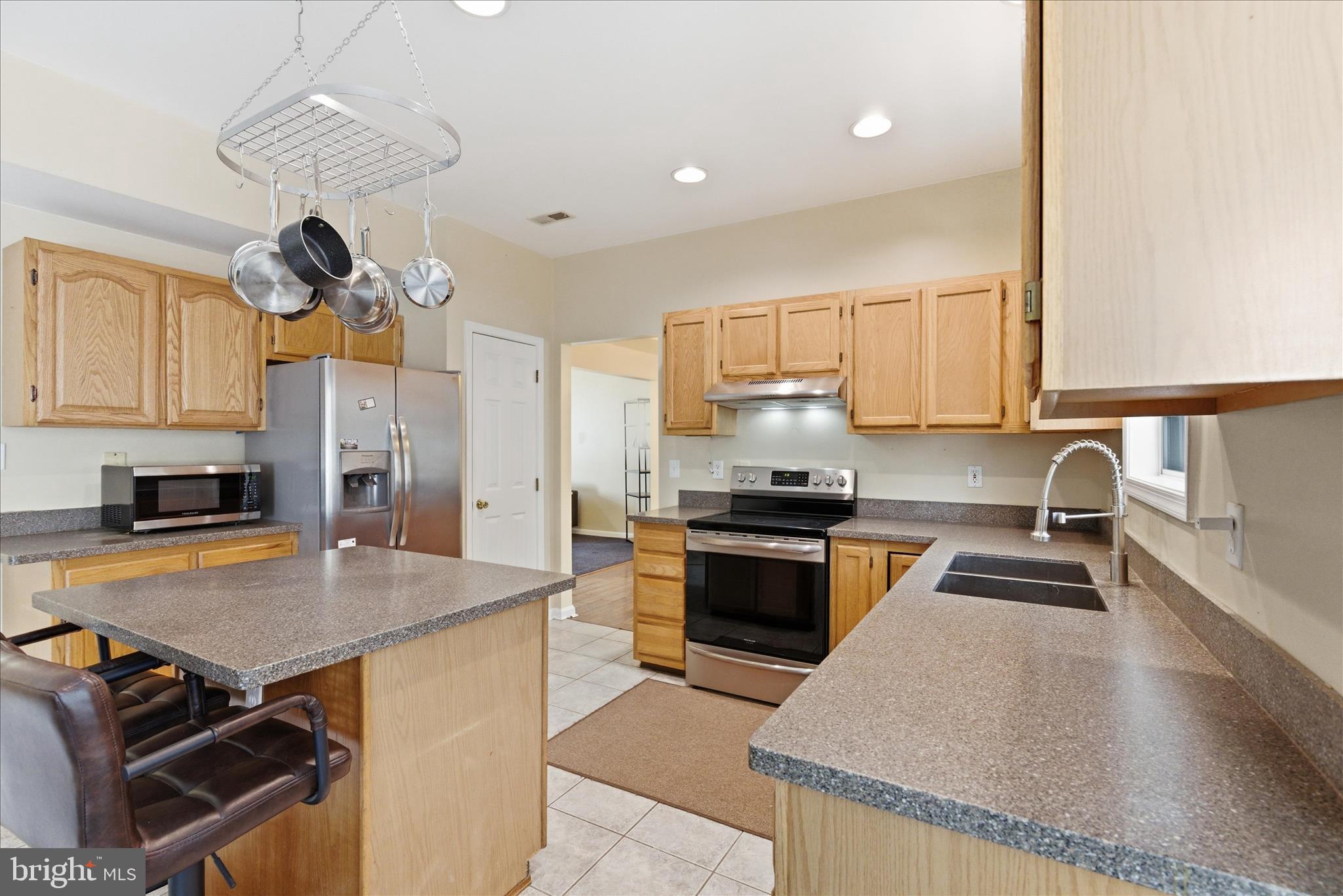 THE MOORINGS CEDAR COVE - Residential