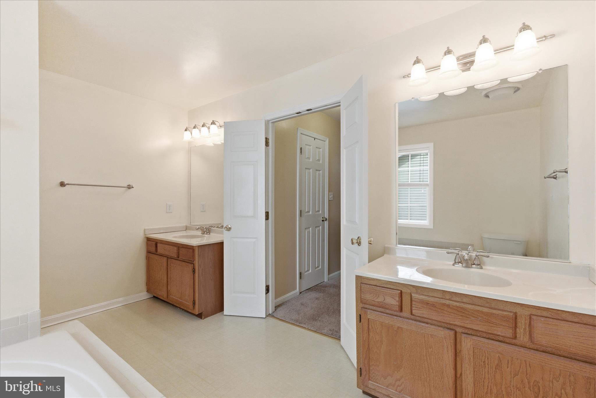 THE MOORINGS CEDAR COVE - Residential