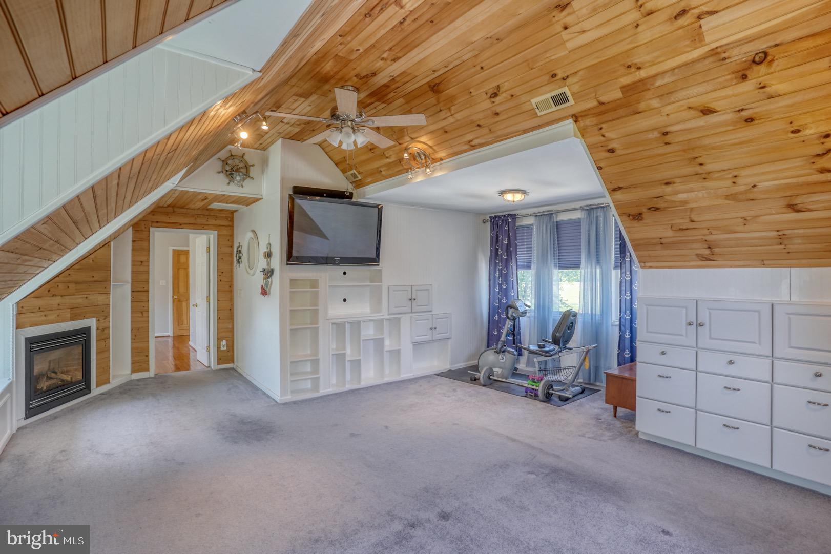 HUNTERS RIDGE - Residential