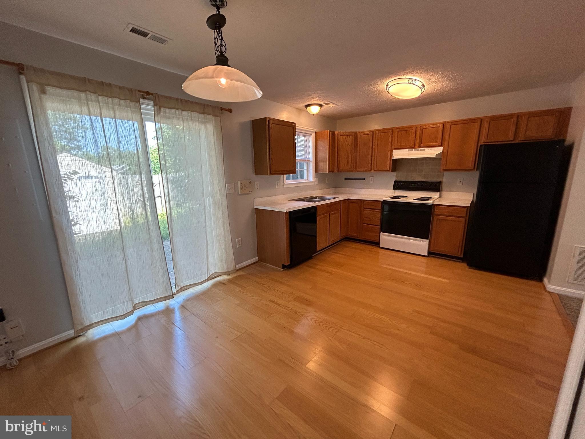 COVENTRY CREEK - Residential Lease