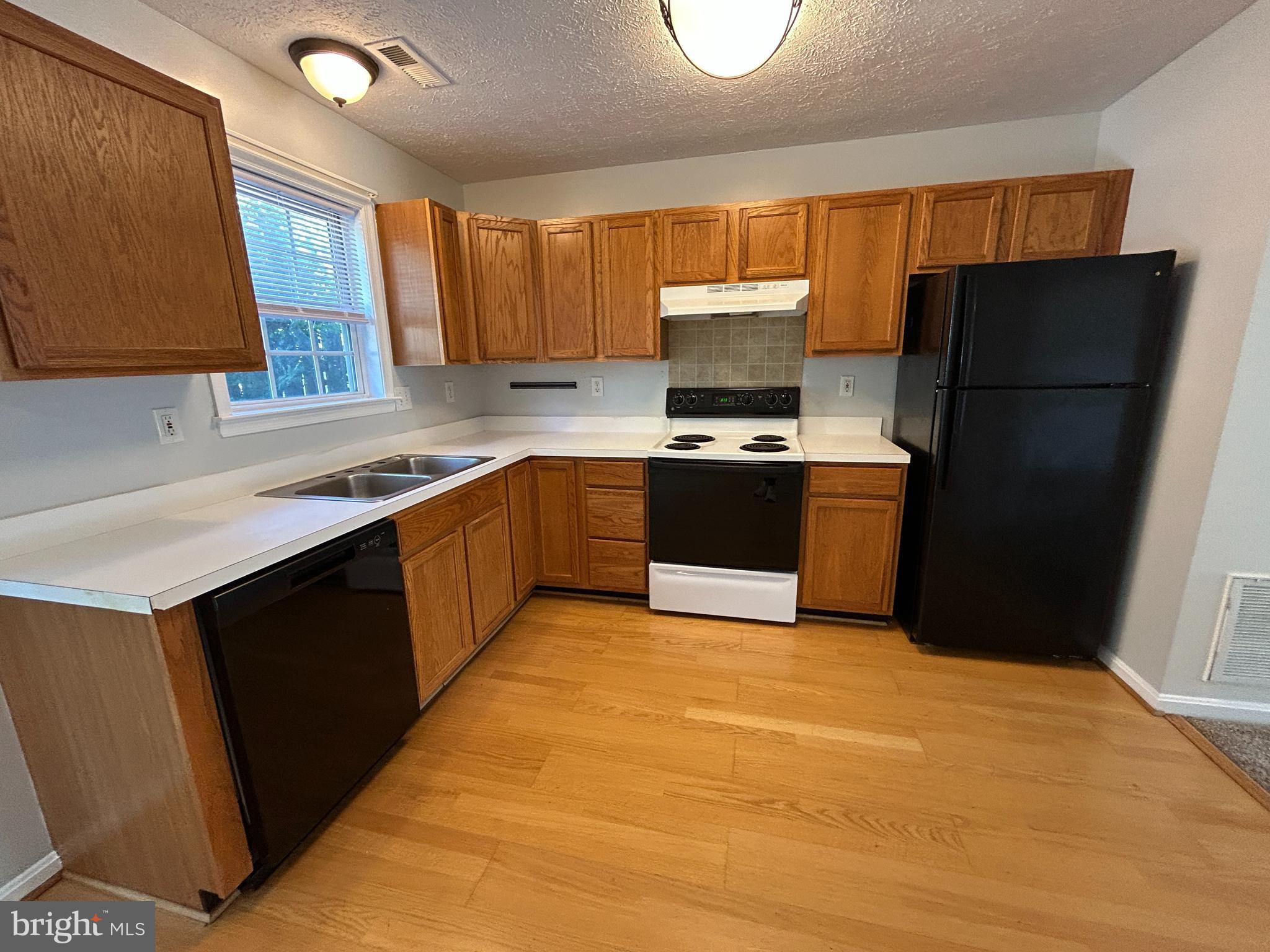 COVENTRY CREEK - Residential Lease