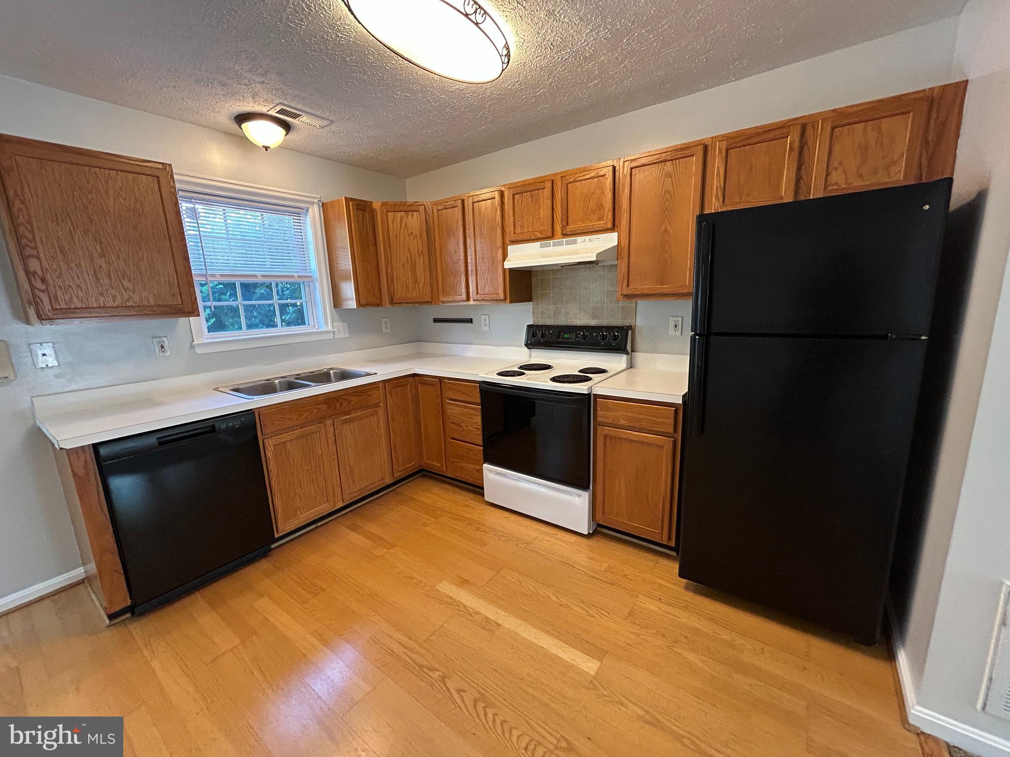 COVENTRY CREEK - Residential Lease