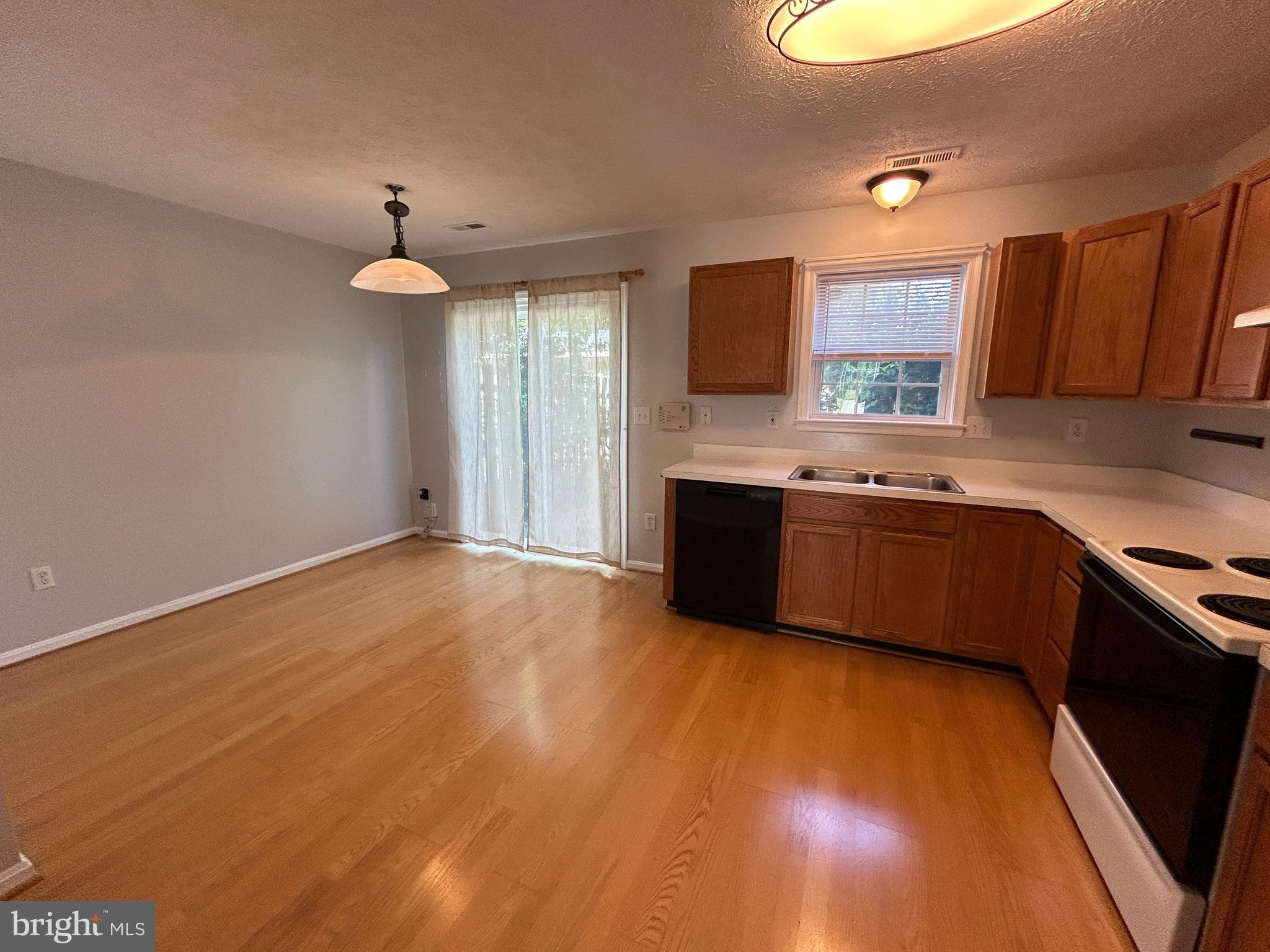 COVENTRY CREEK - Residential Lease