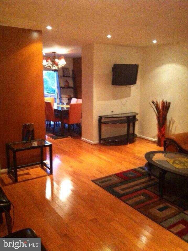 ROLLING BROOK - Residential Lease