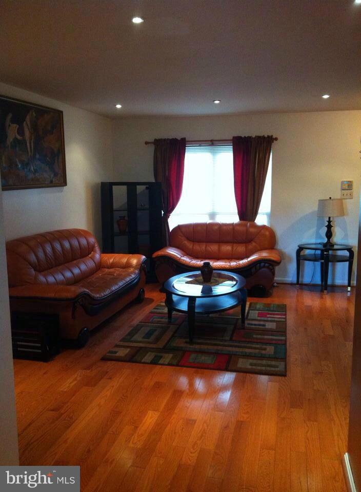 ROLLING BROOK - Residential Lease