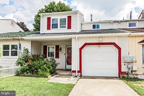 Townhouse For Rent - 117 E Beaver Court<br/> New Castle County, BEAR, DE 19701