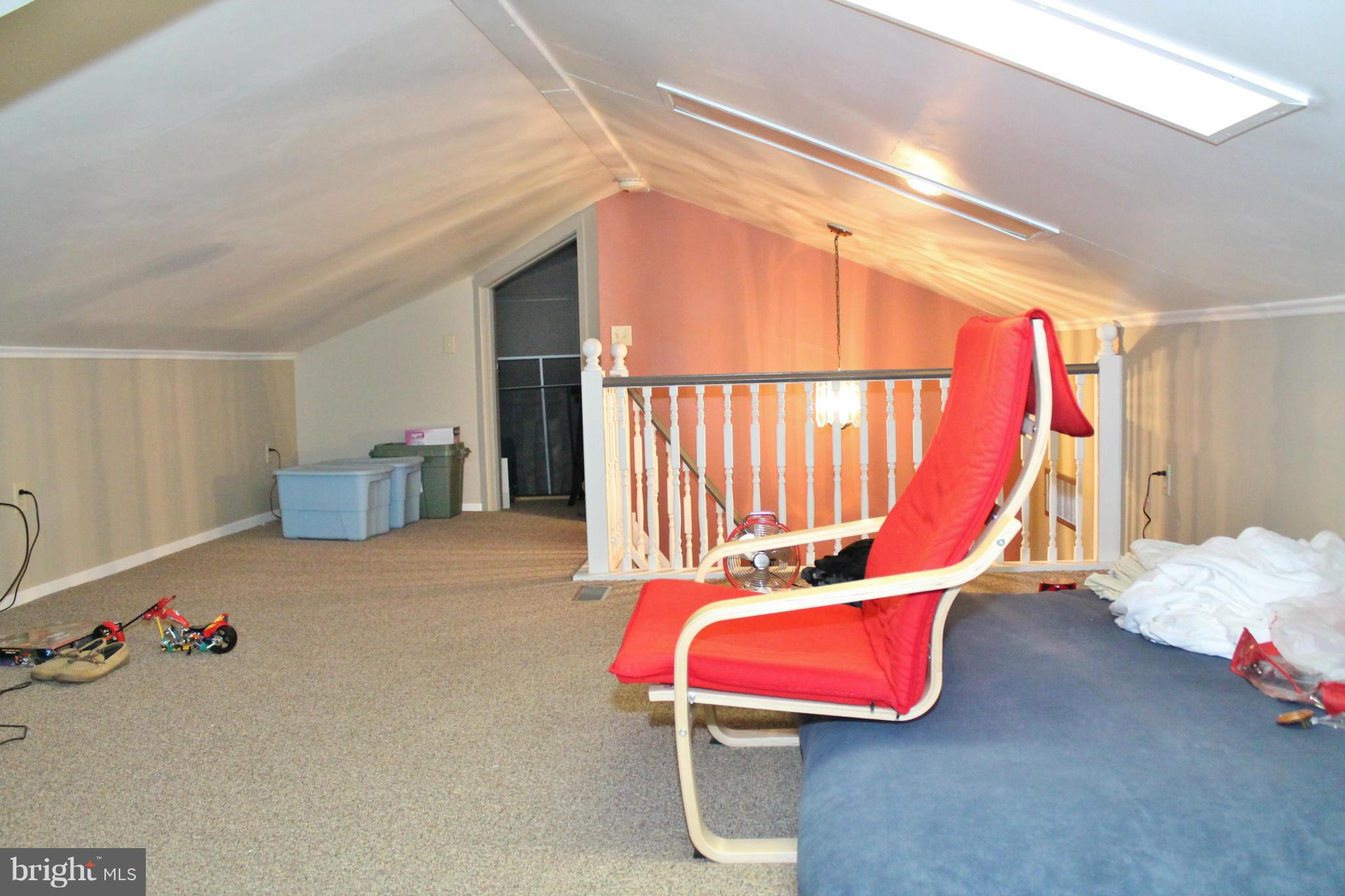 WOODLAND BEACH - Residential Lease