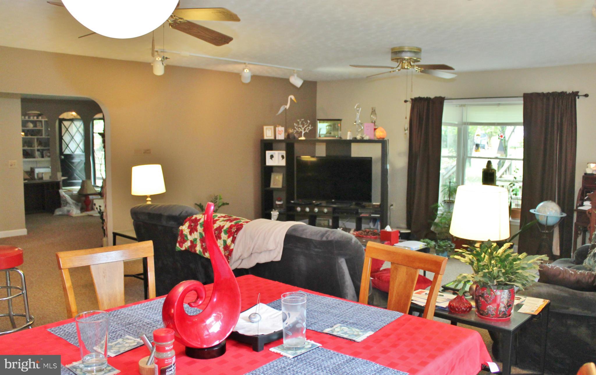 WOODLAND BEACH - Residential Lease