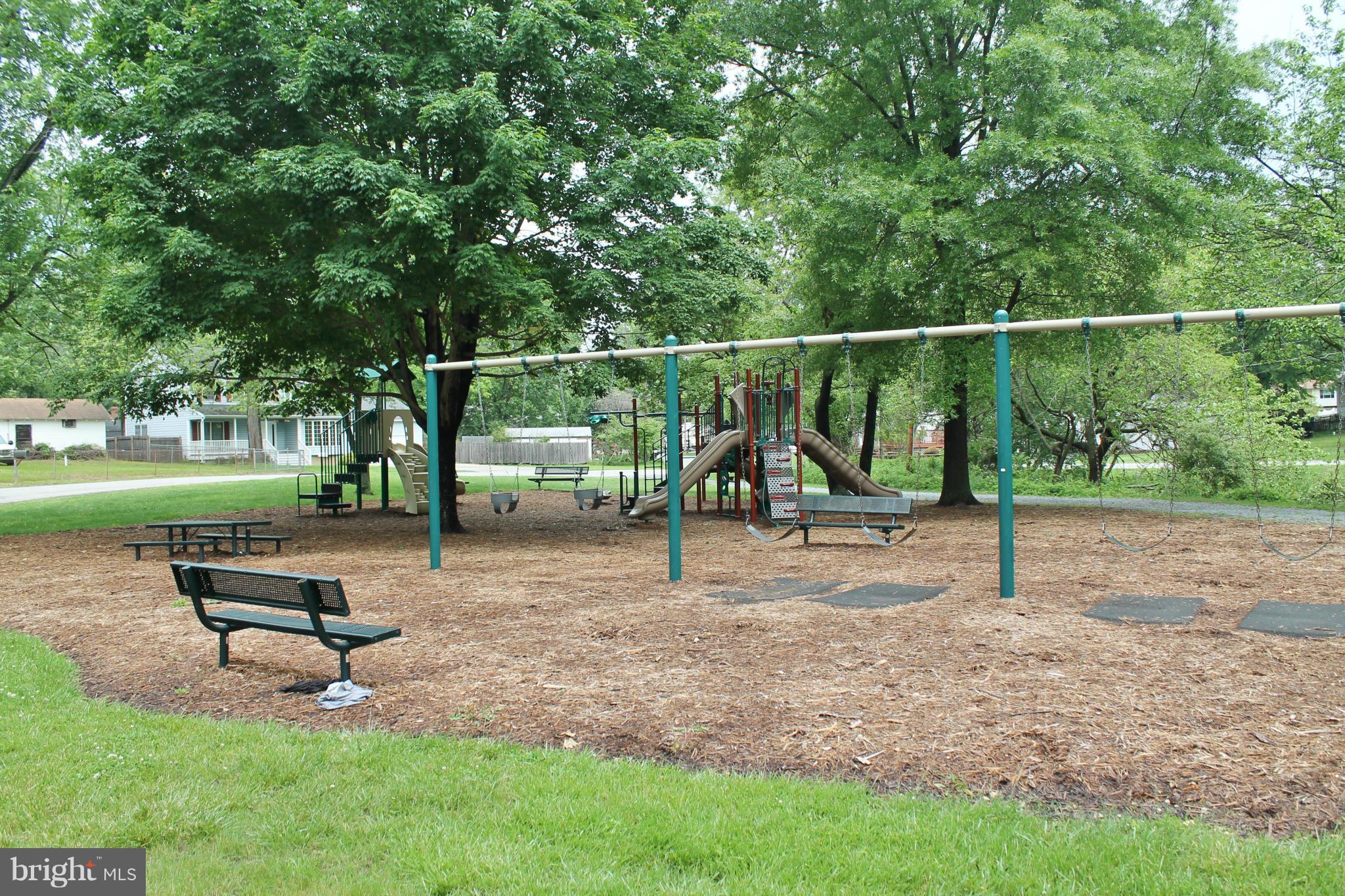 WOODLAND BEACH - Residential Lease