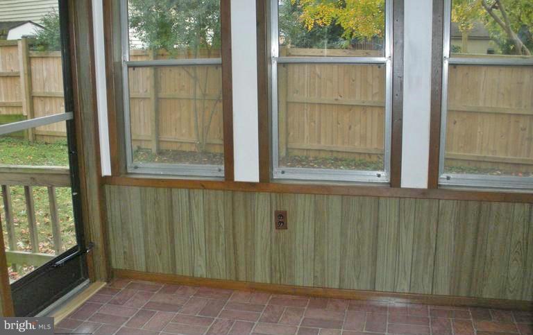 WOODLAND BEACH - Residential Lease