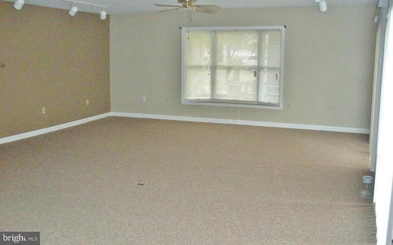 WOODLAND BEACH - Residential Lease