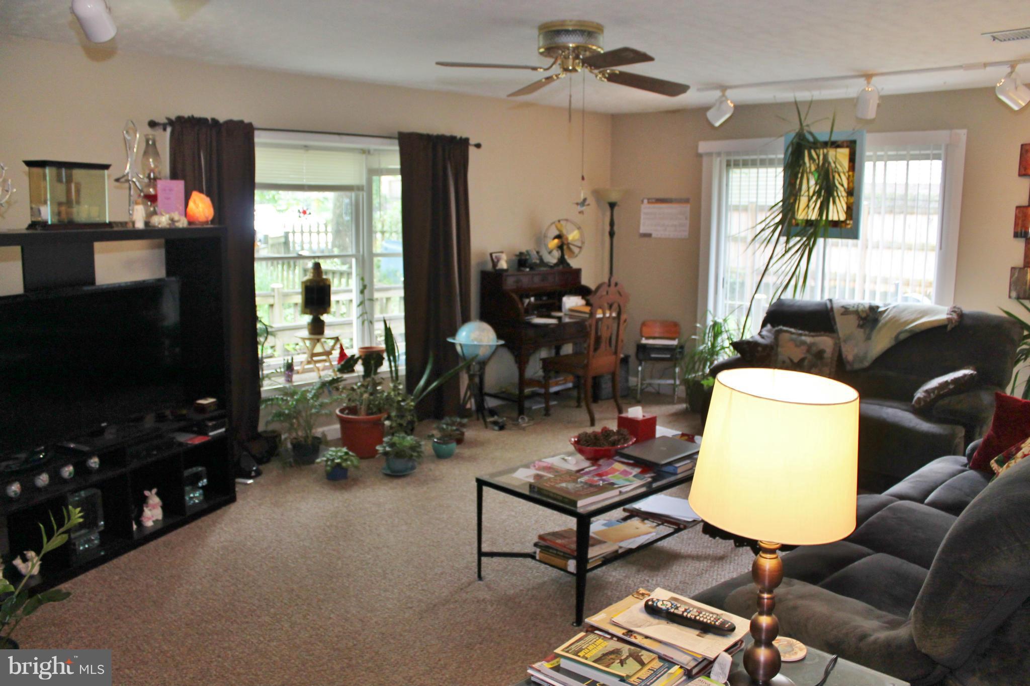 WOODLAND BEACH - Residential Lease