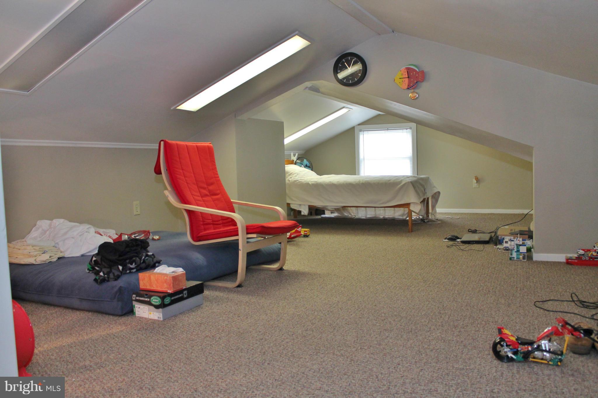 WOODLAND BEACH - Residential Lease