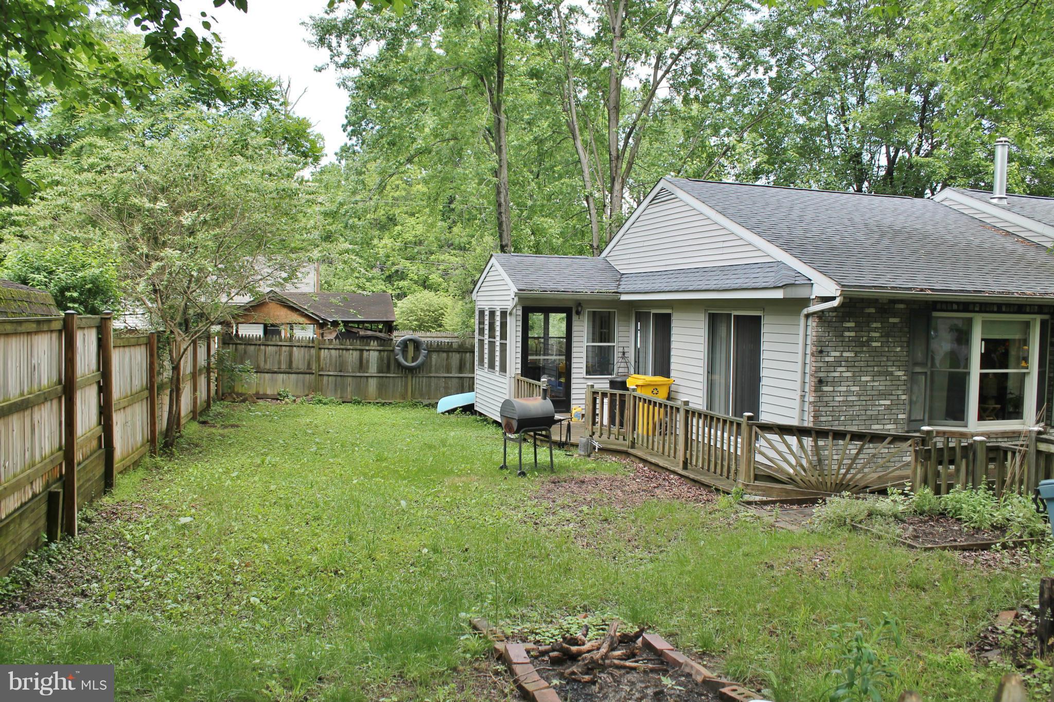 WOODLAND BEACH - Residential Lease