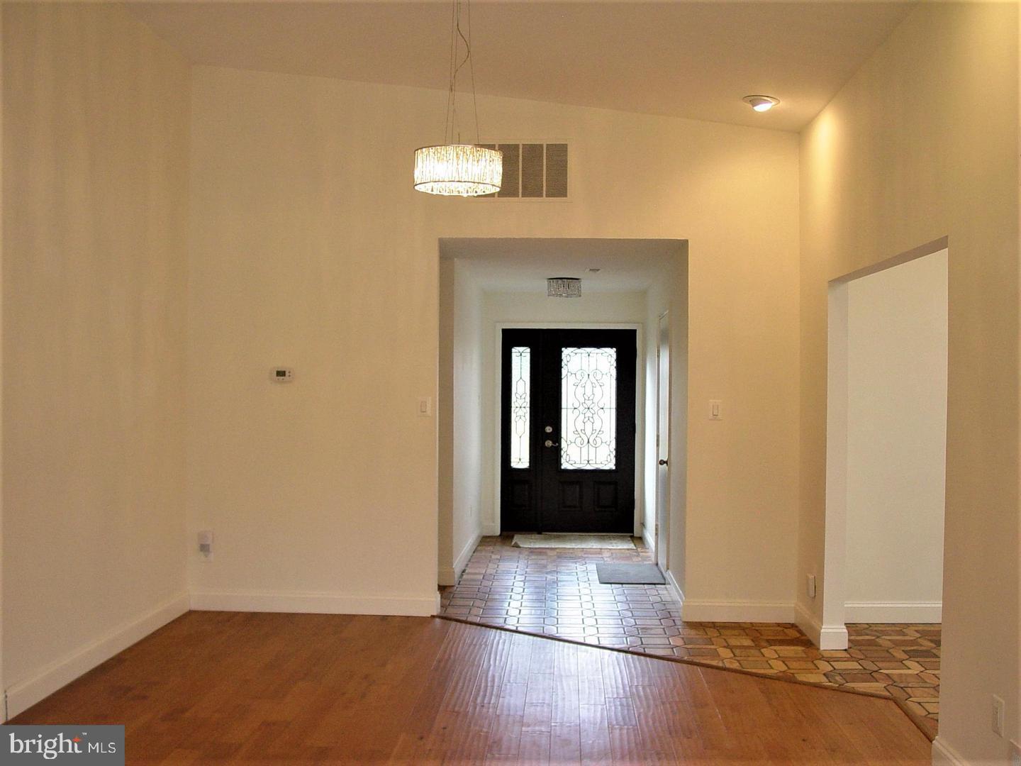 2537 OAKHAMPTON PLACE