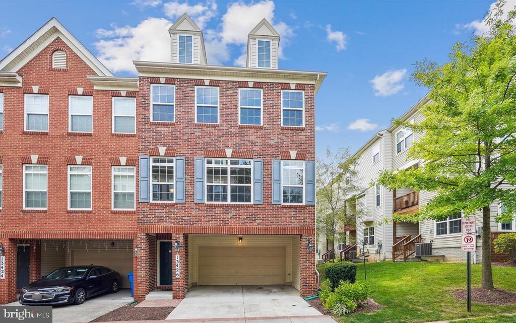 GATEWAY COMMONS - Residential Lease