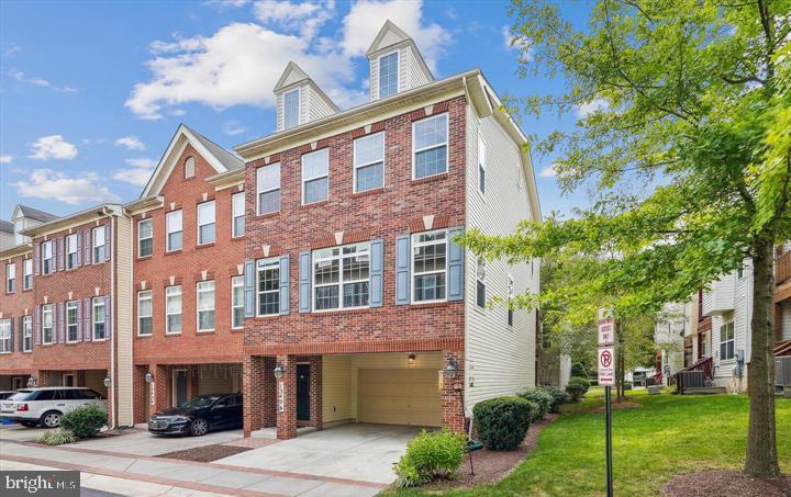 GATEWAY COMMONS - Residential Lease