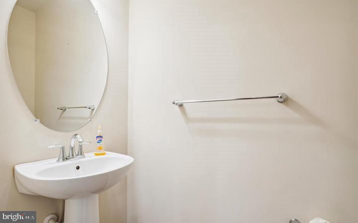 GATEWAY COMMONS - Residential Lease