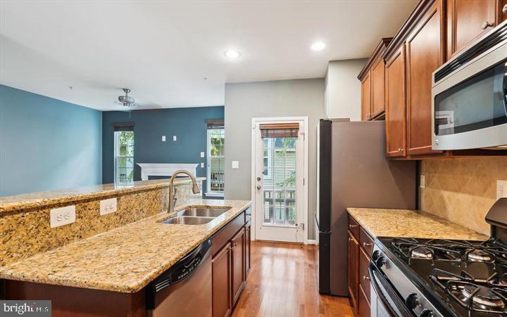 GATEWAY COMMONS - Residential Lease