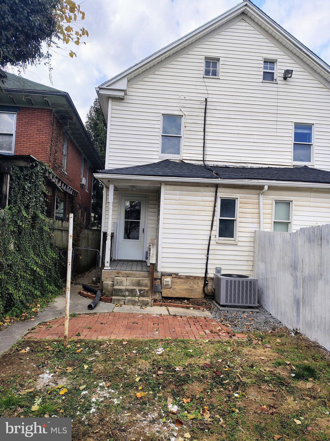 ROSEMONT - Residential Lease