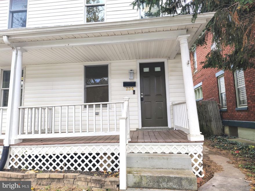 For Rent – Duplex in the Desirable Rosemont District!
Spacious and recently renovated duplex, each unit offering 2 bedrooms and 1.5 bathrooms, plus a third room upstairs perfect for an office, guest room, or gaming space. Features include a full basement and walk-up attic for additional storage. Enjoy private, separately fenced backyards and off-street parking with alley access. Conveniently located near downtown shops, schools, public transit, and medical facilities.

A perfect blend of comfort and convenience in a sought-after neighborhood!