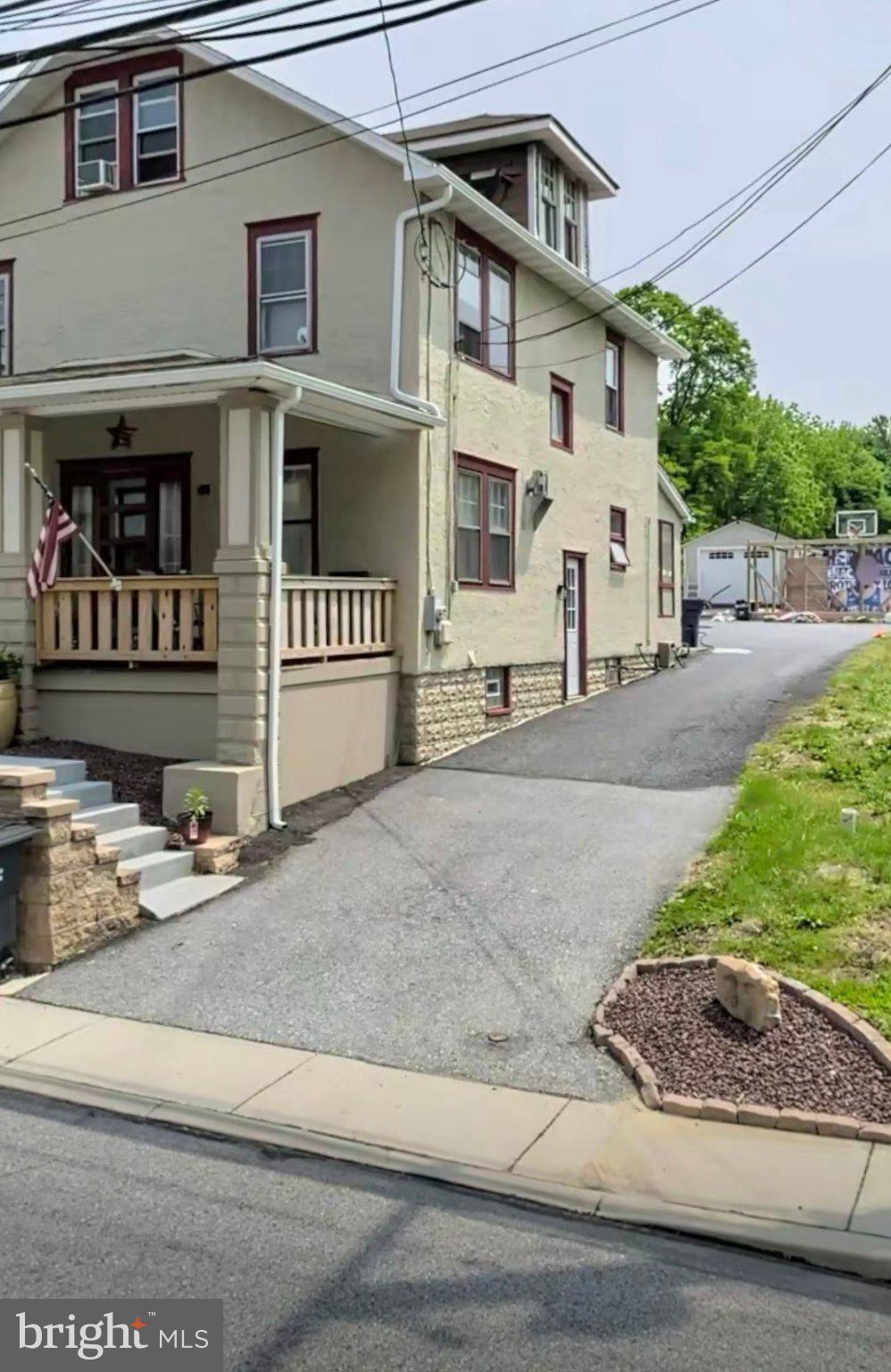 25 W MAIN STREET