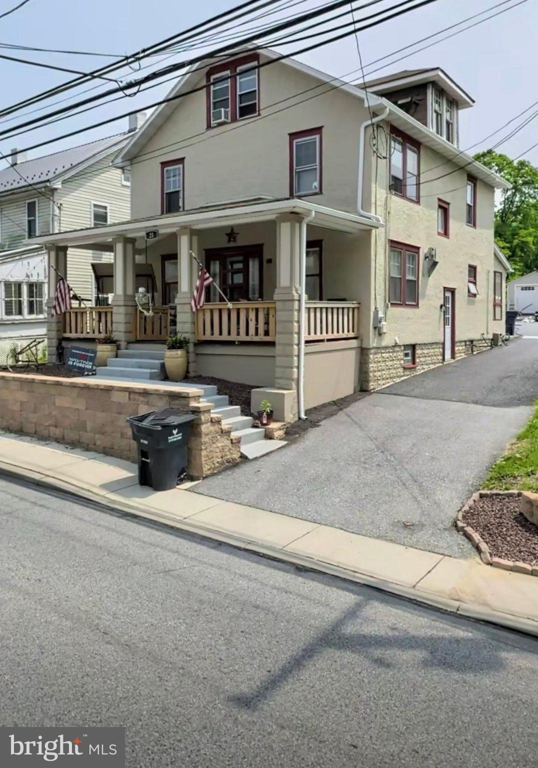 25 W MAIN STREET