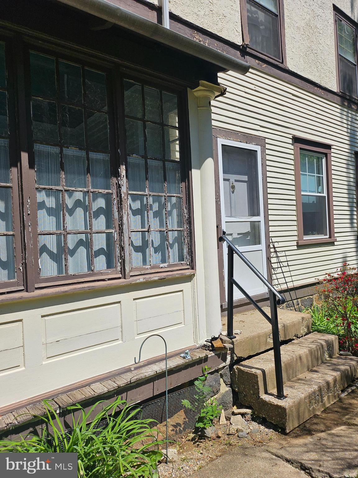 409 W BEECHTREE LANE