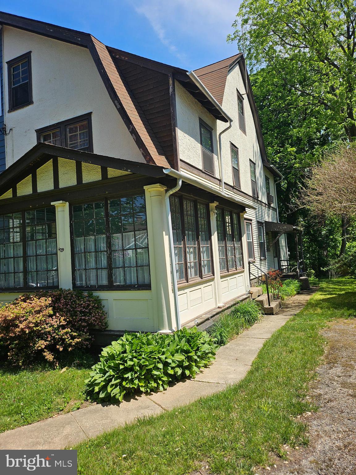 409 W BEECHTREE LANE
