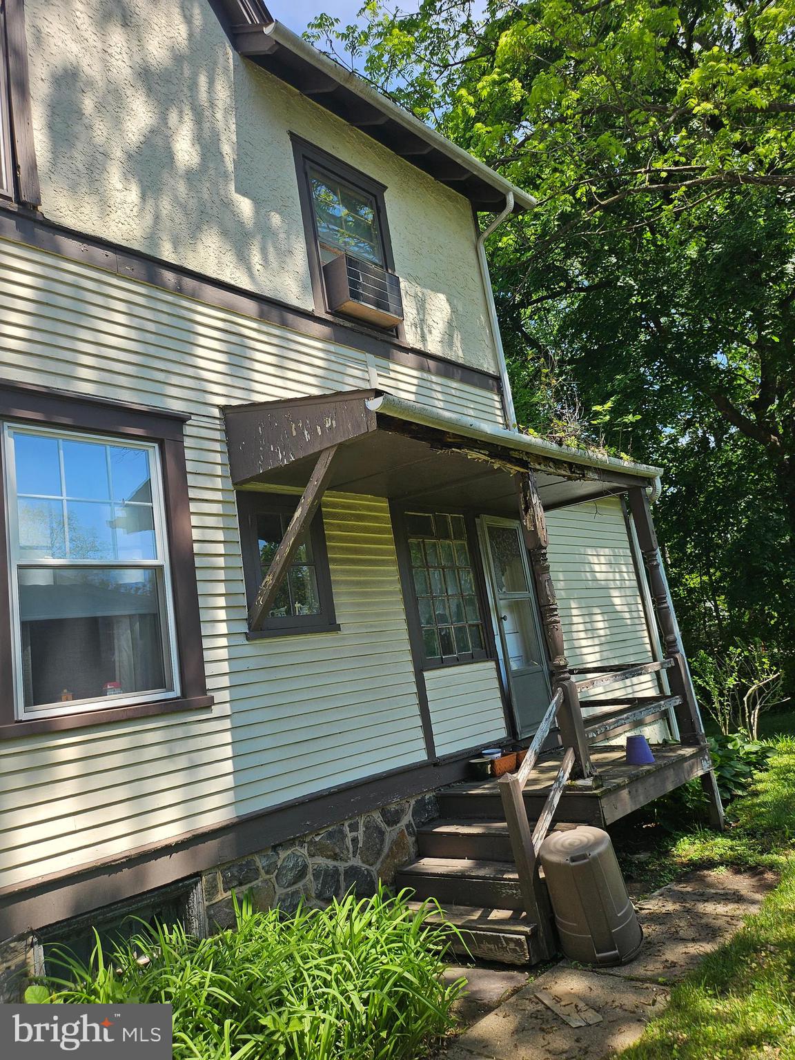 409 W BEECHTREE LANE