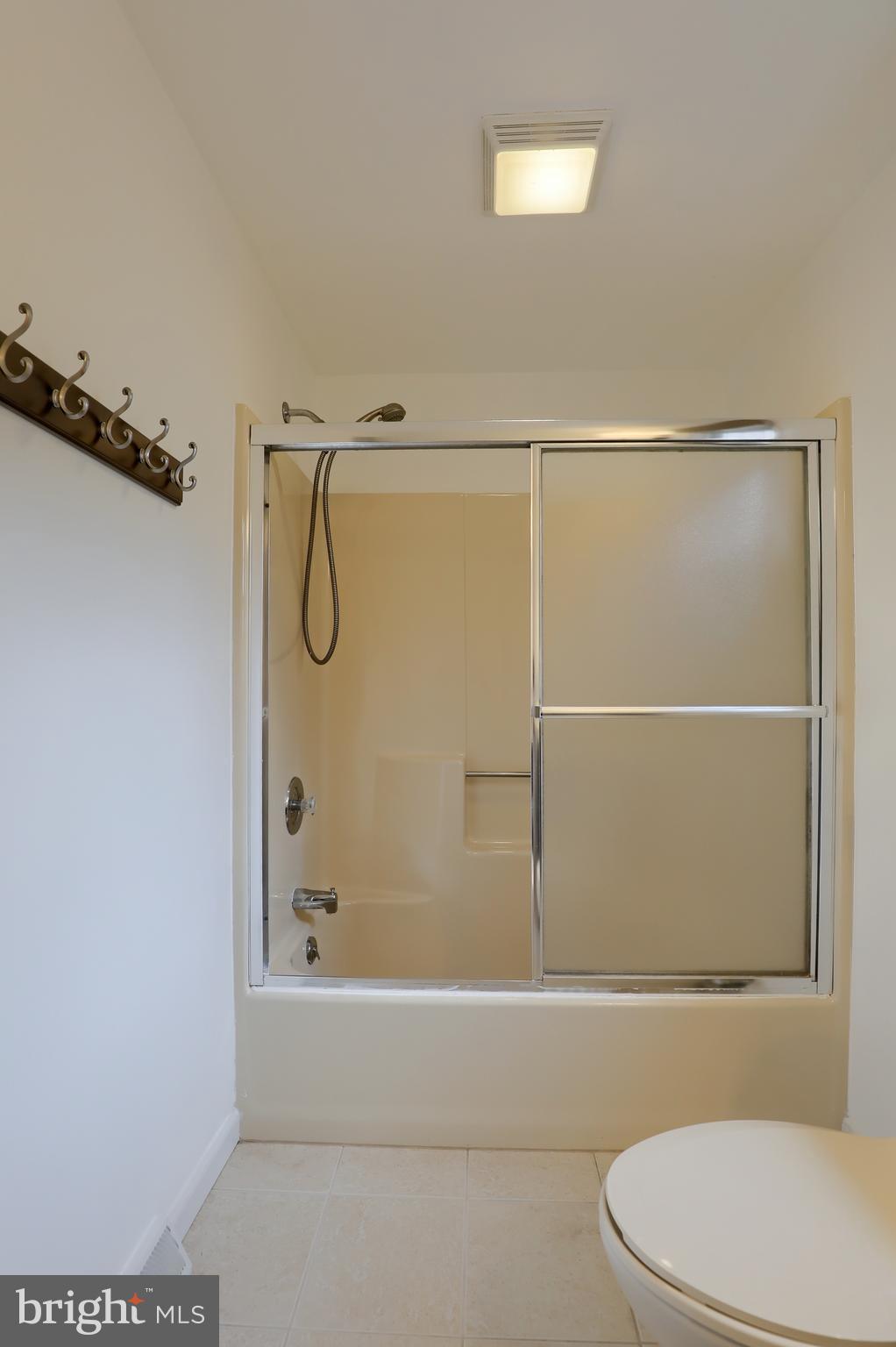 KINGS POINTE - Residential