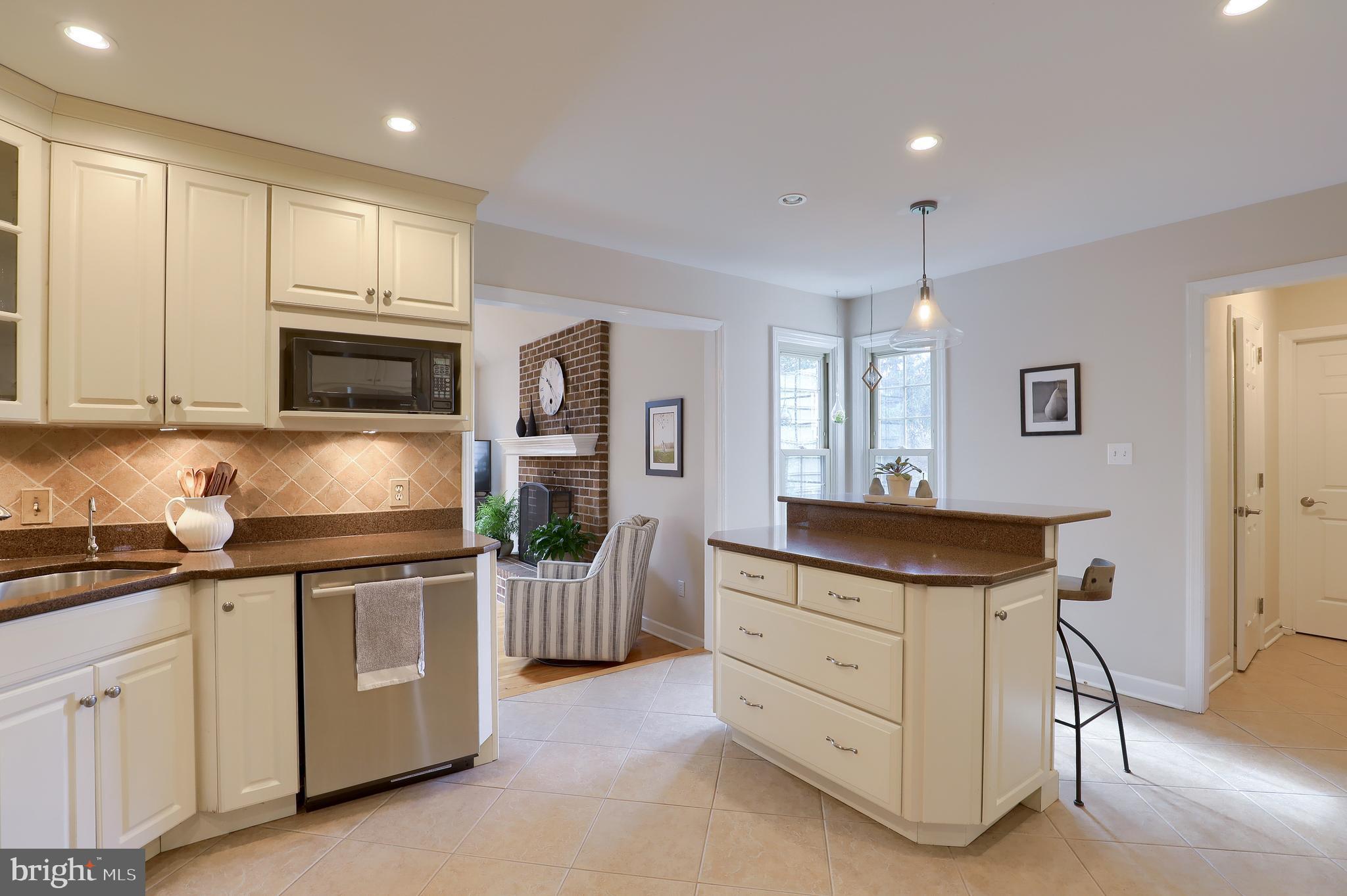 KINGS POINTE - Residential