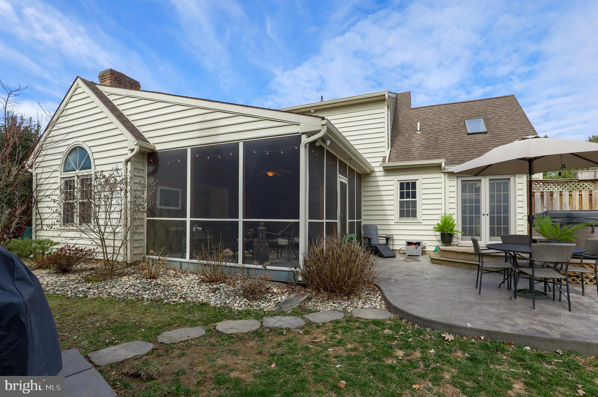 KINGS POINTE - Residential