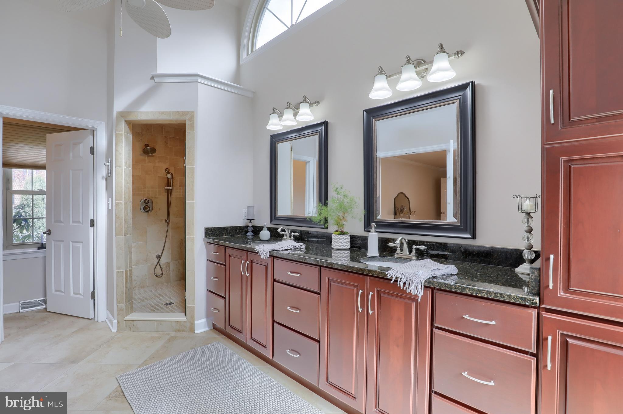 KINGS POINTE - Residential