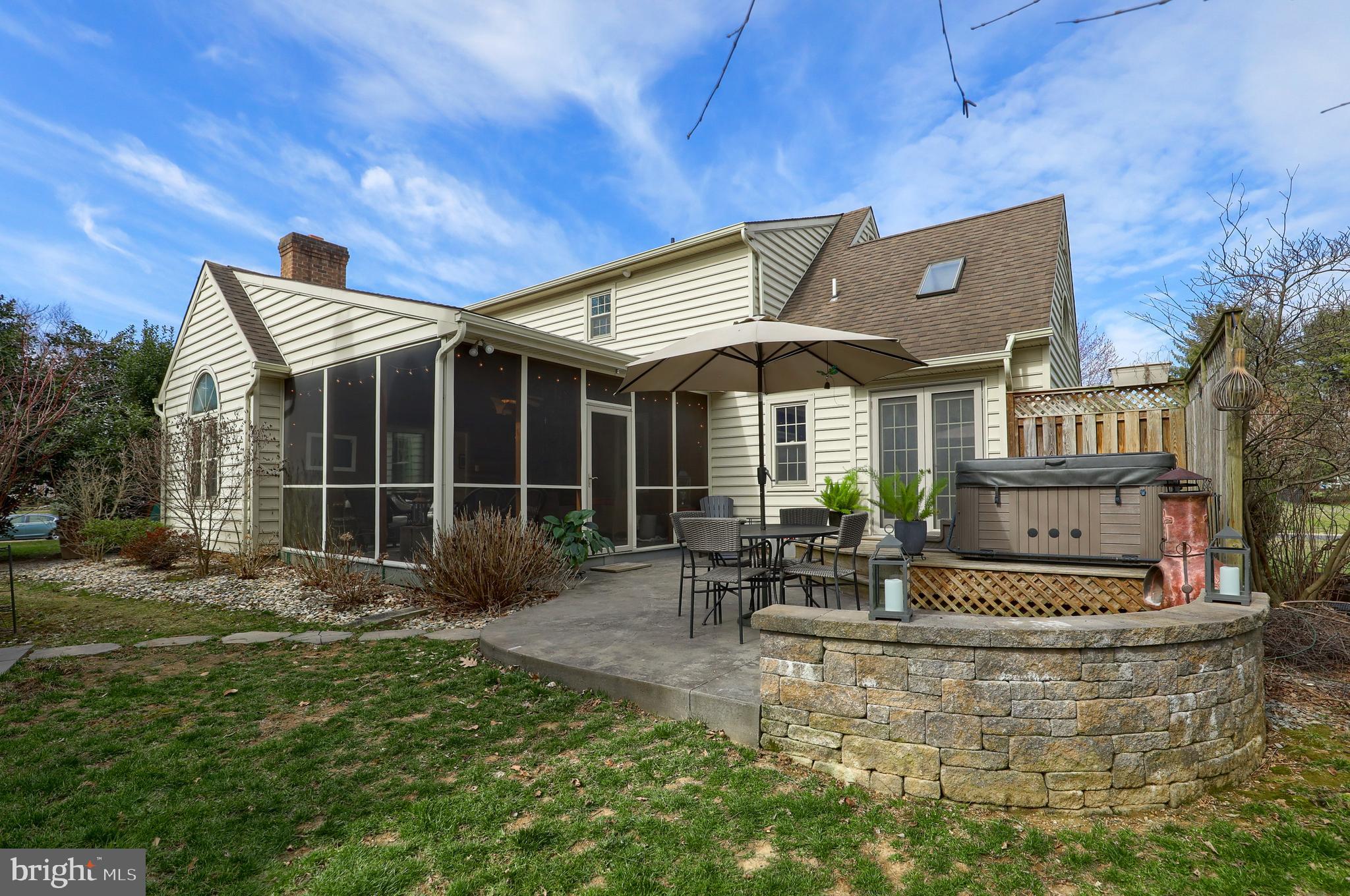 KINGS POINTE - Residential