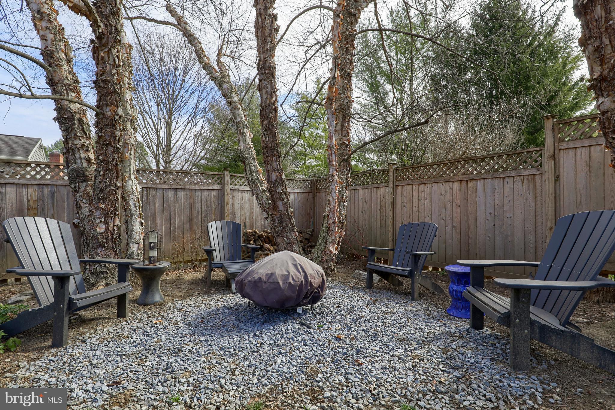 KINGS POINTE - Residential