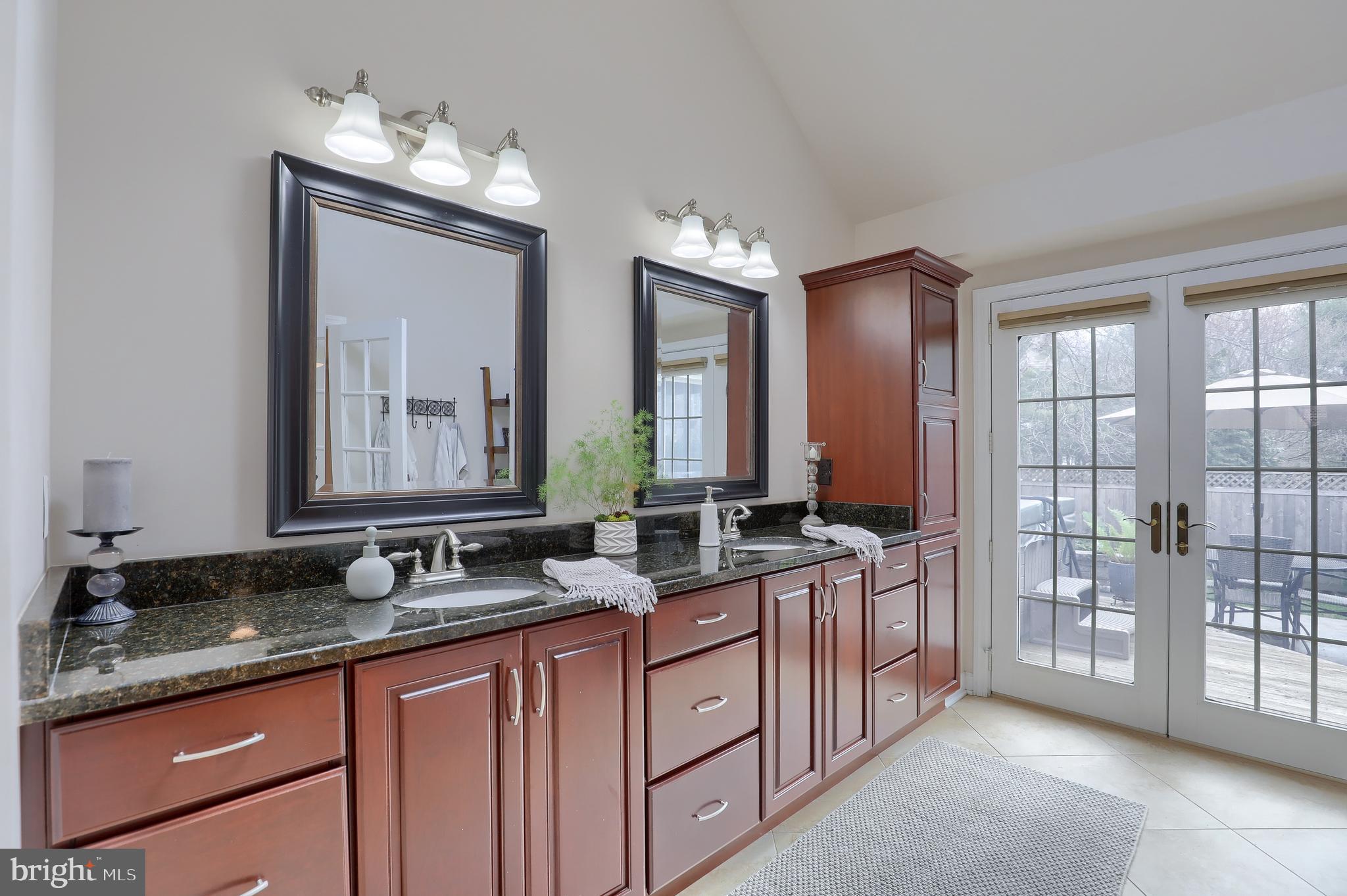 KINGS POINTE - Residential