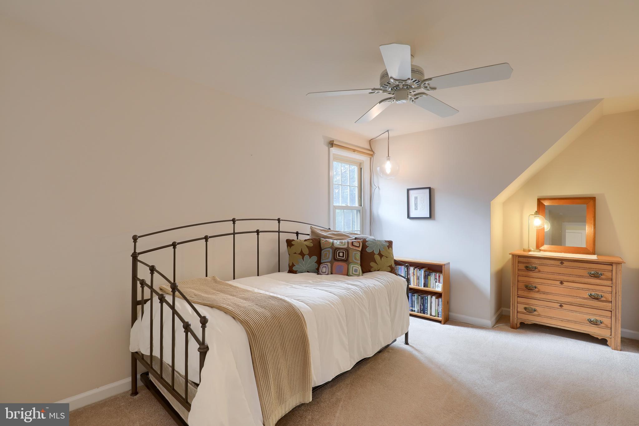 KINGS POINTE - Residential