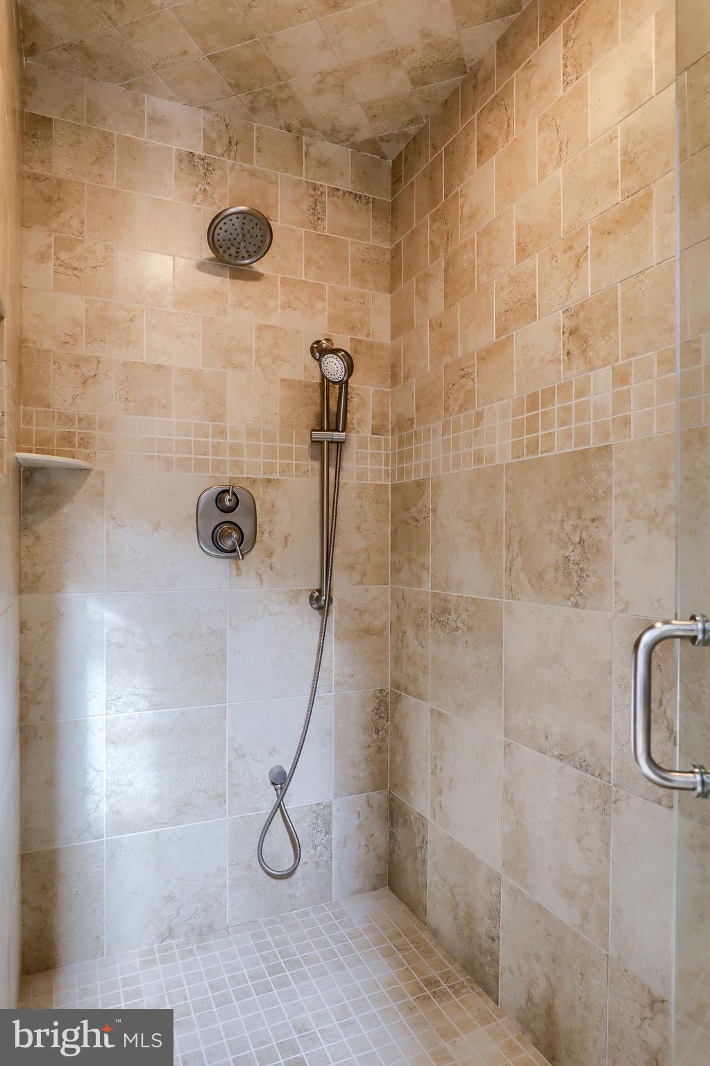 KINGS POINTE - Residential