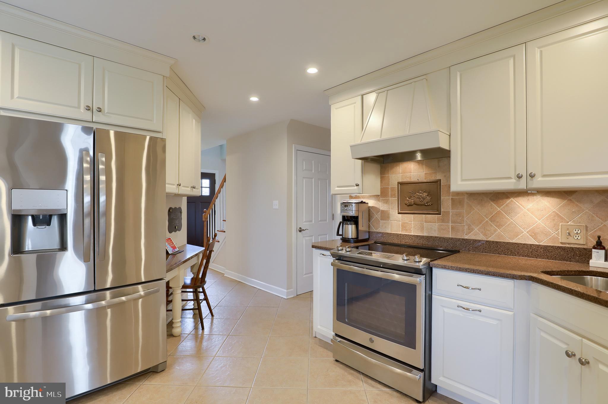 KINGS POINTE - Residential