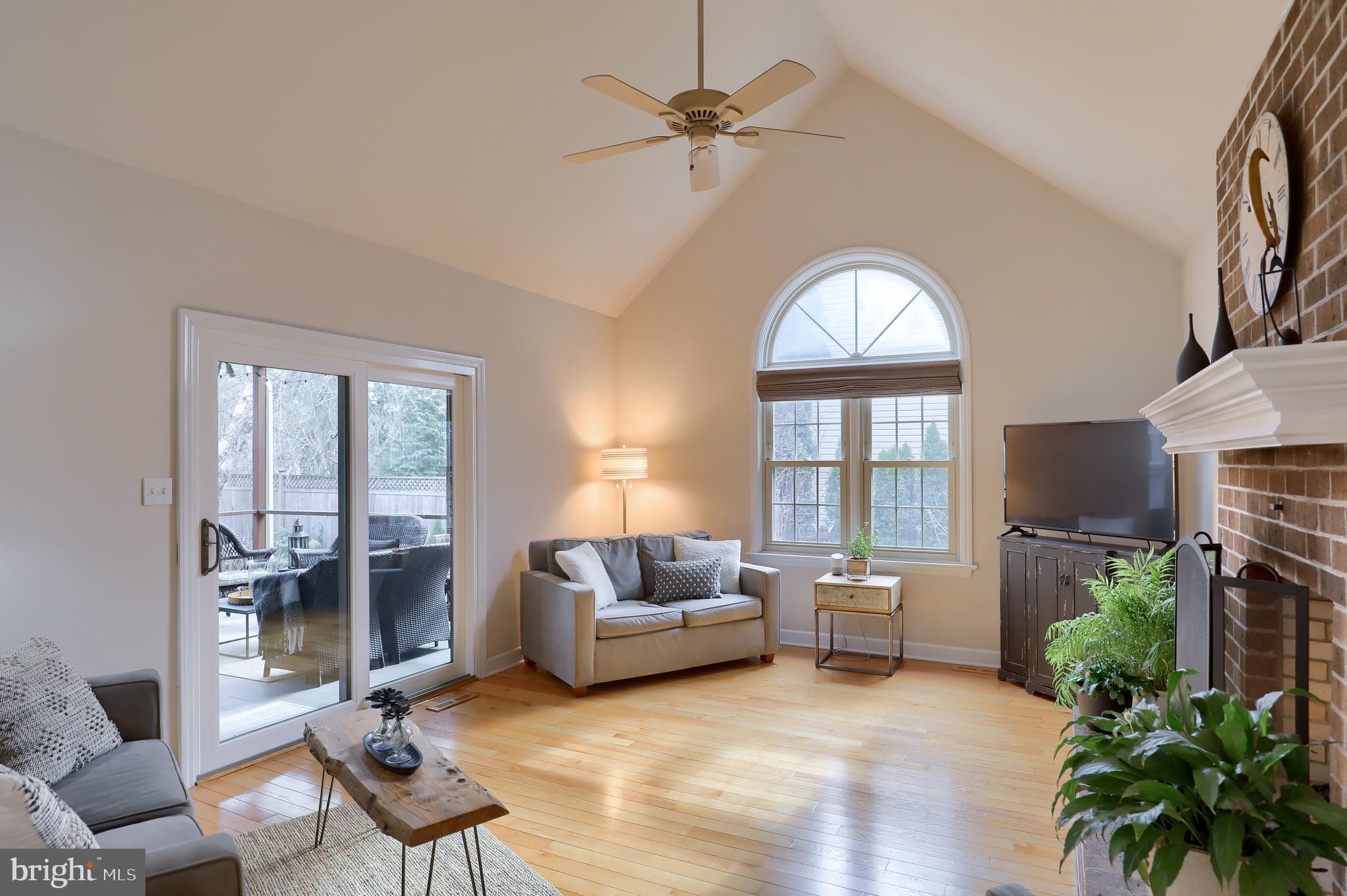 KINGS POINTE - Residential