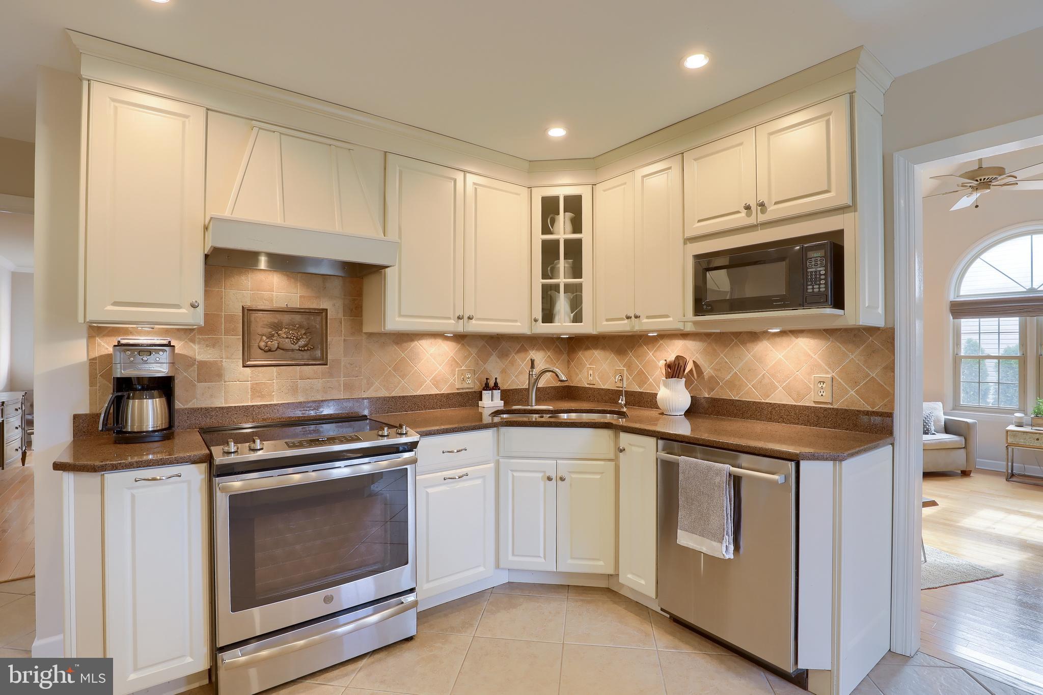 KINGS POINTE - Residential