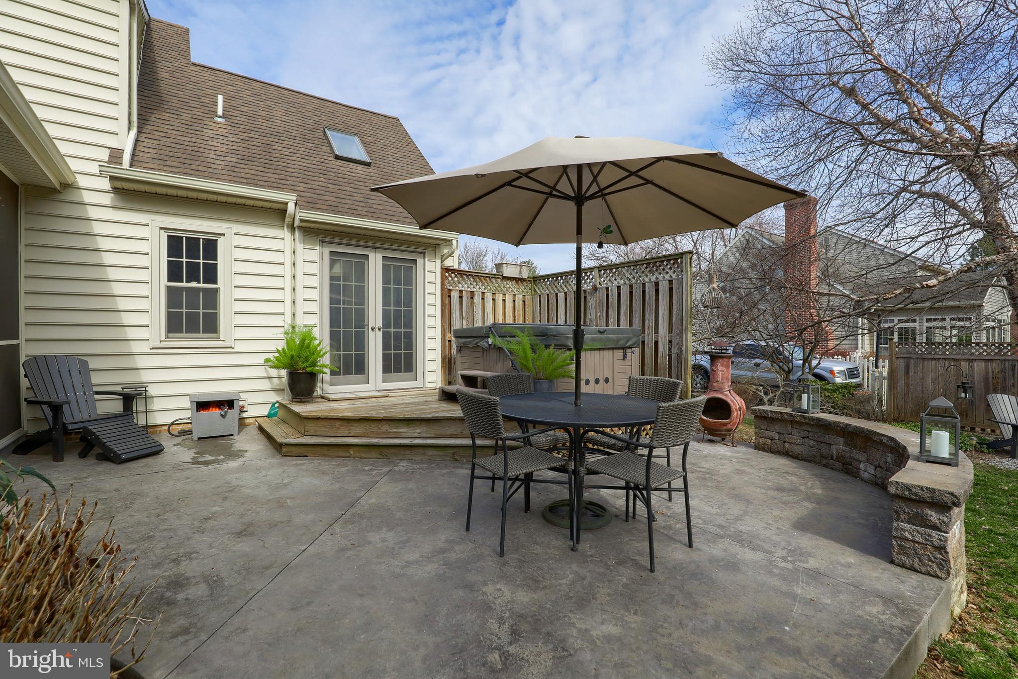 KINGS POINTE - Residential