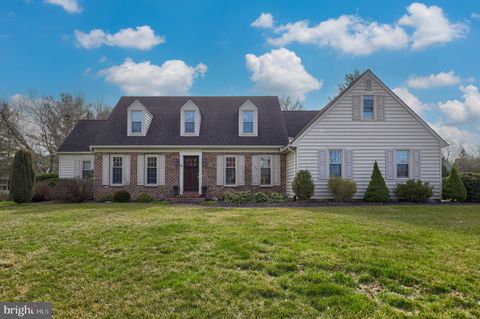 Photo of 263 KINGSBRIDGE DR, LITITZ, PA 17543 (MLS # PALA2032542)