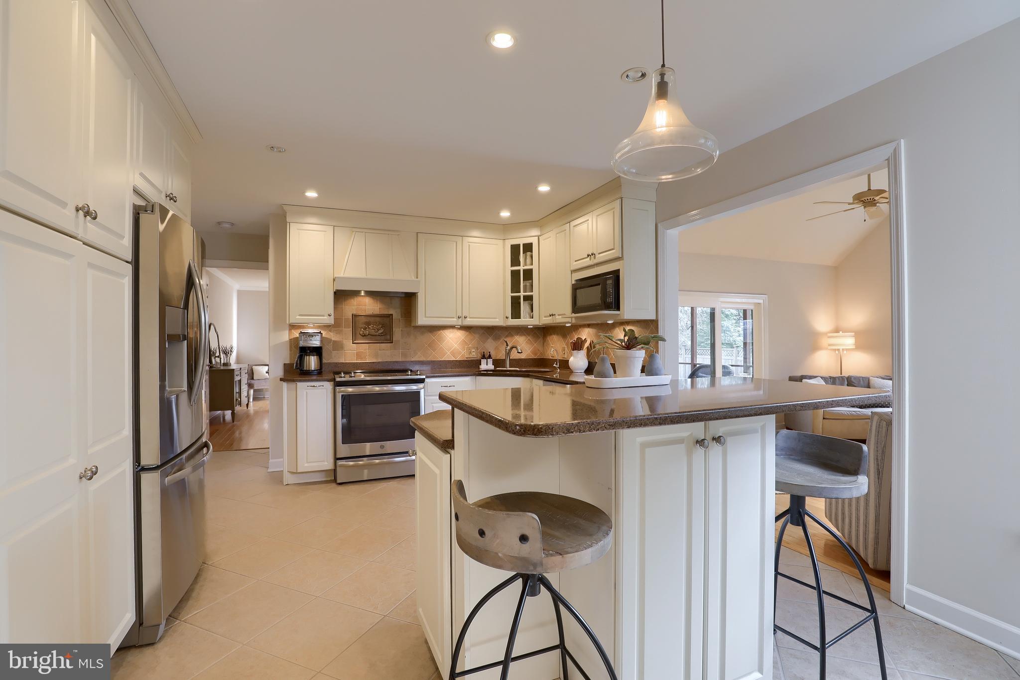 KINGS POINTE - Residential