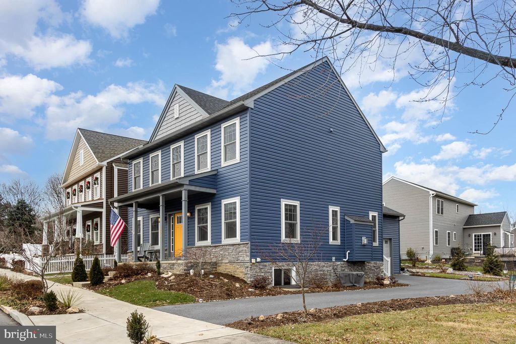 Photo of 101 W 6TH ST, LITITZ, PA 17543 (MLS # PALA2028962)