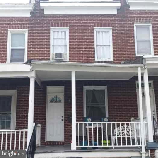 Don't miss out on this: 3 Spacious Bedrooms, 1 Full Bathrooms with modern finishes Kitchen and Living Room, Plenty of on street parking available. Monthly Rent: $1,399, Security Deposit: Refundable at the end of the lease. Special Offer: $300 credit applied to your first month’s rent upon approval. Located in a good neighbourhood of Baltimore City, this property offers easy access to public transportation, shops, parks, and much more. Live in a quiet area with everything you need at your fingertips. "Available June 1st 2025." To schedule a personalized viewing, don’t hesitate to contact the property manager. DO NOT CALL listing agent. // $39 application fee + Deposit = first month rent .